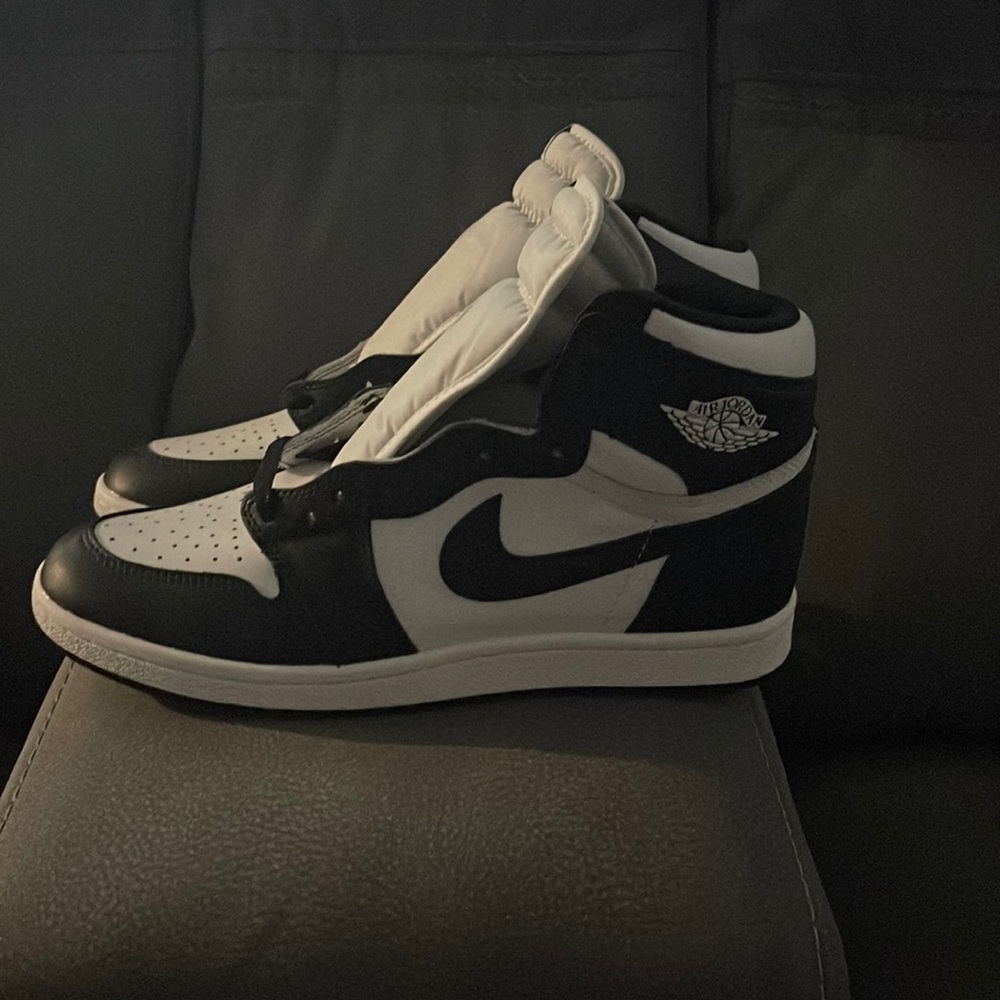 Jordan 1 black and white size 11